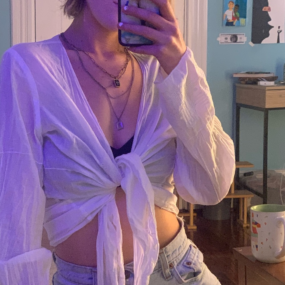 Cute lil tie up blouse!🖤🖤